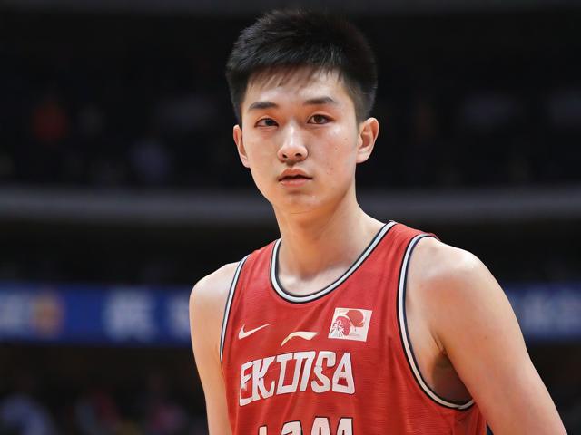 jiuyou.com_ 中国篮球新星崭露头角，年轻球员成为关注焦点，中国篮球运动员新星
