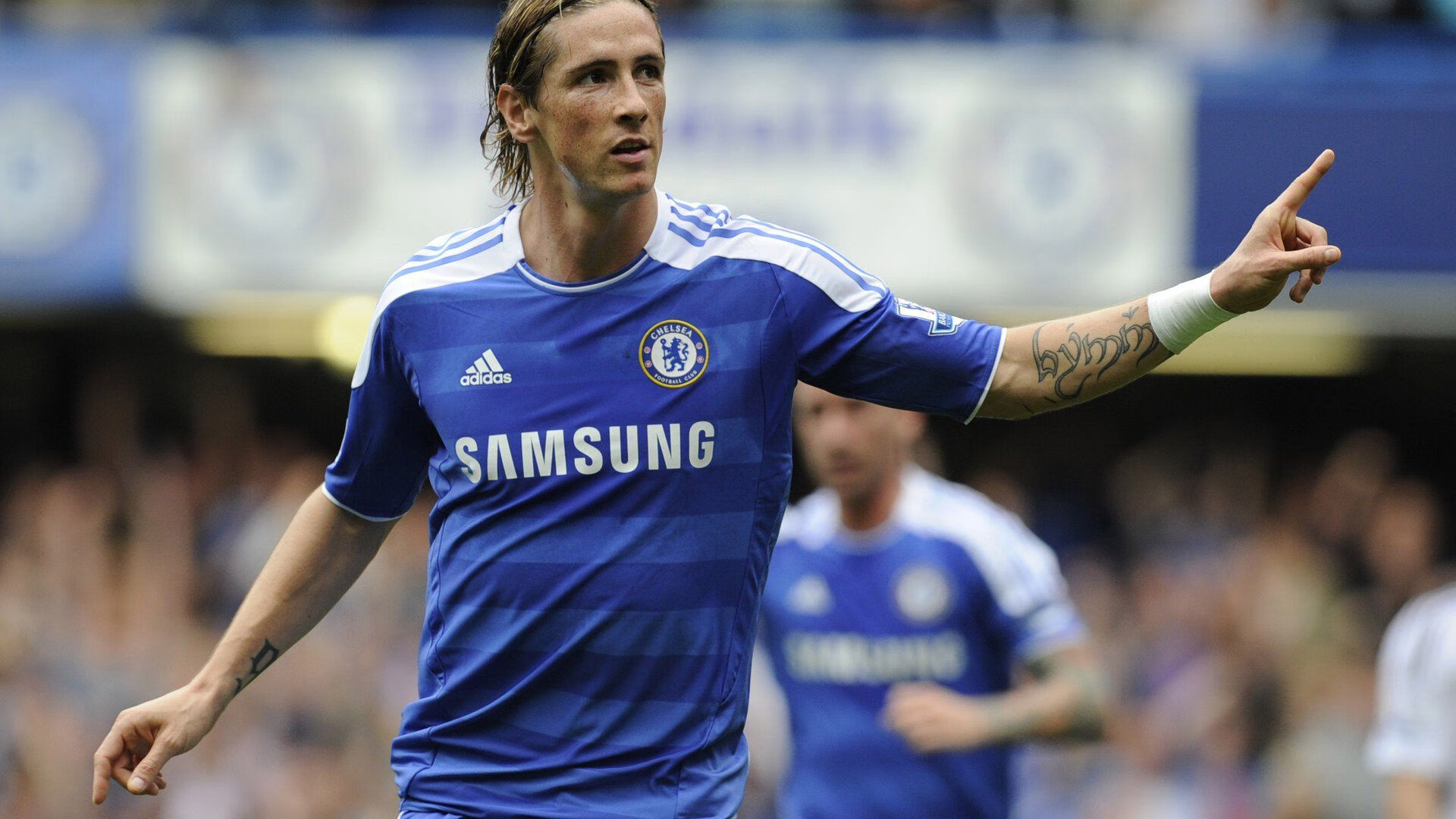 “高原冲刺:雪山顶上的极峰行动”,雪山顶端