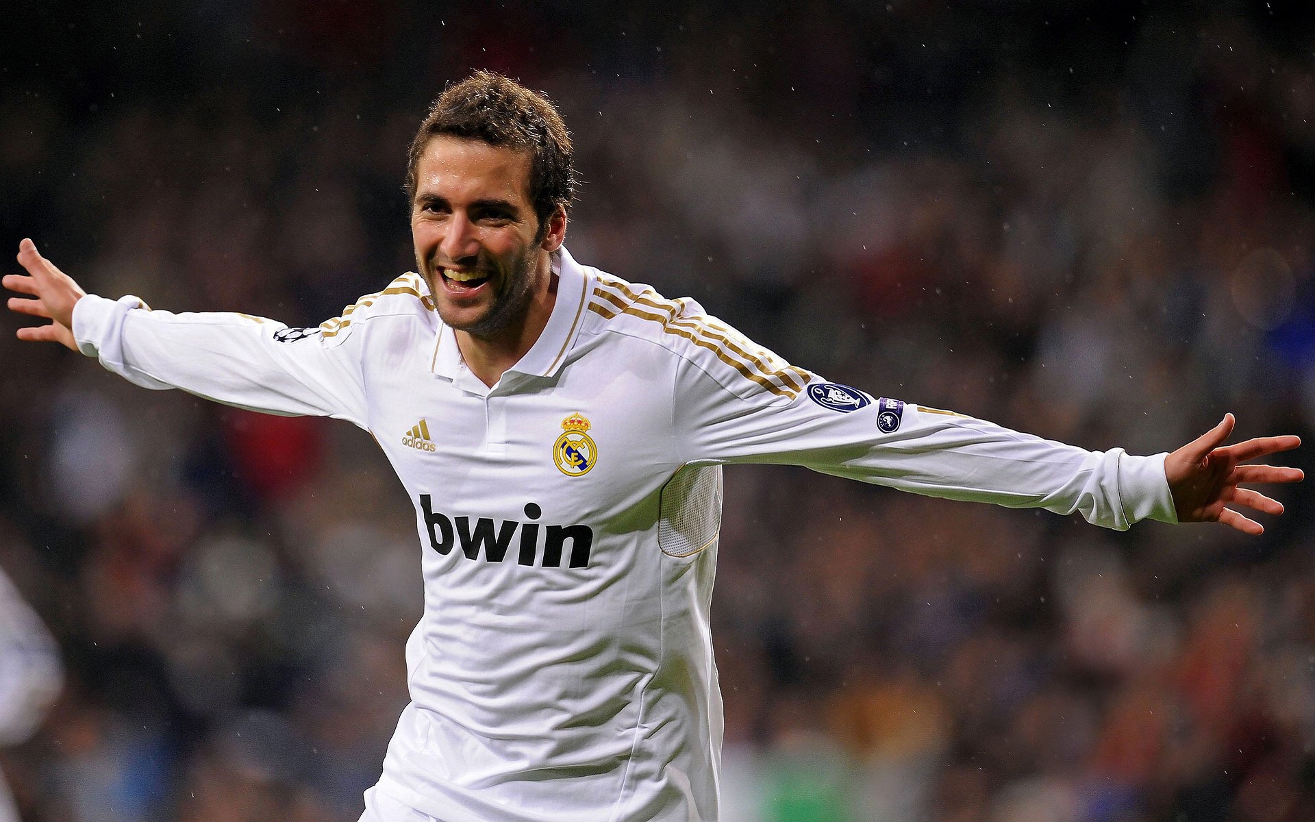 武磊复出,国足锋线再添利器,武磊登上国际足联首页